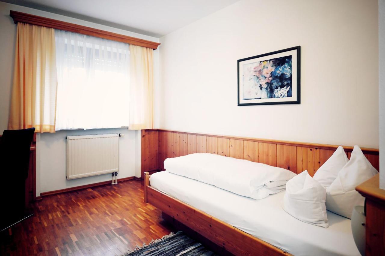 Gruener Baum Garni Ξενοδοχείο Krumbach Εξωτερικό φωτογραφία