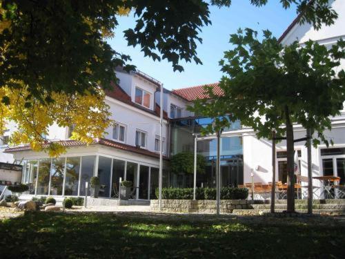 Gruener Baum Garni Ξενοδοχείο Krumbach Λογότυπο φωτογραφία